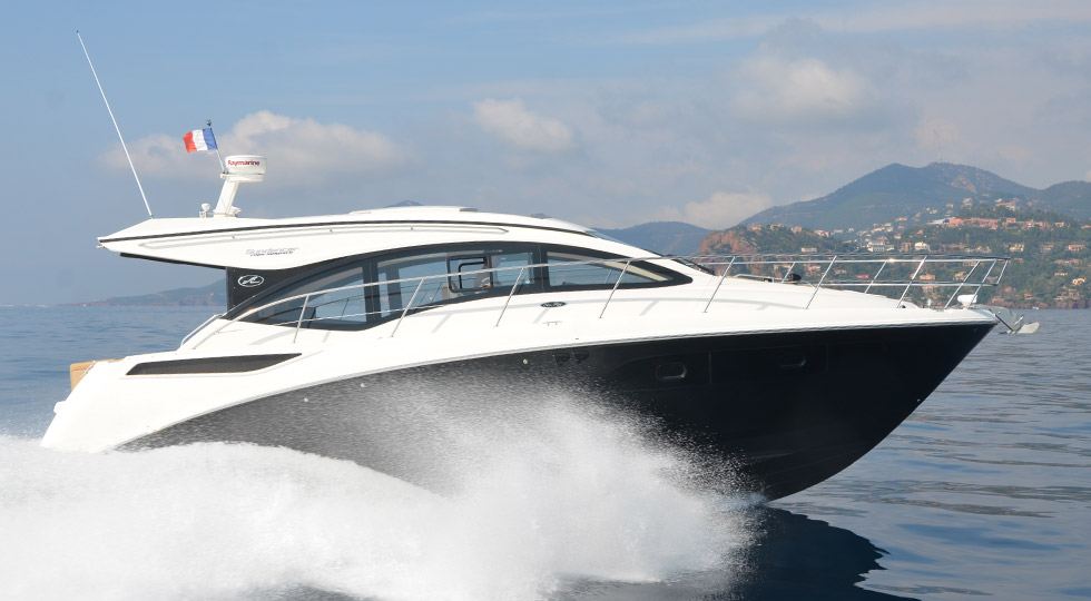 Sea Ray 400 Sundancer sets the sails off USA